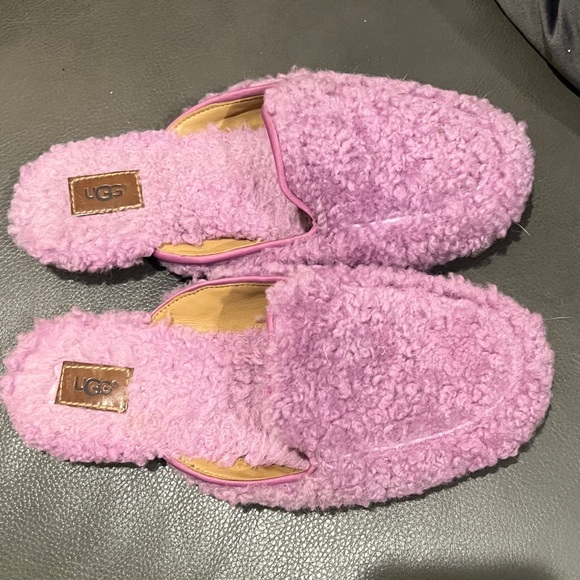 UGG Women's Pink Fuzzy Slide Slippers size 6 - Picture 3 of 9